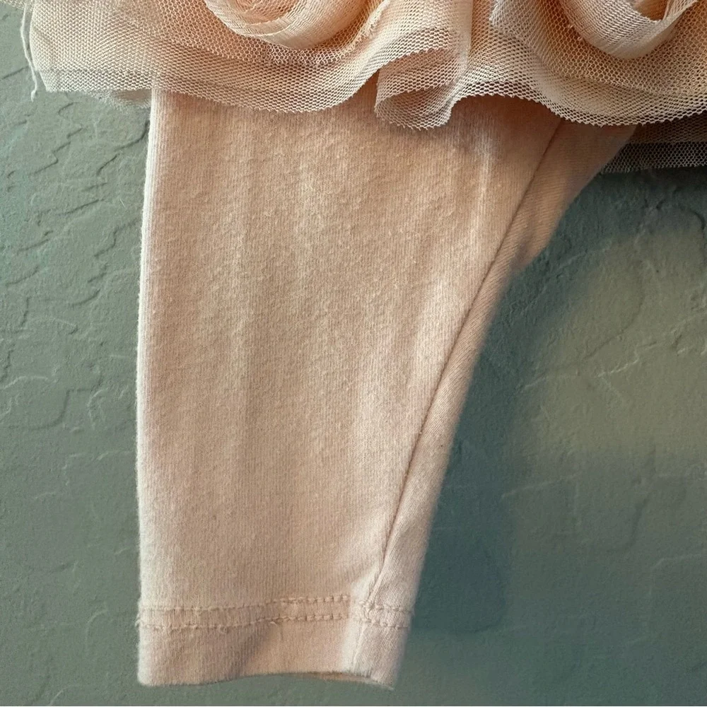 Baby gap light pink leggings with rosette tutu skirt size 0-3 months